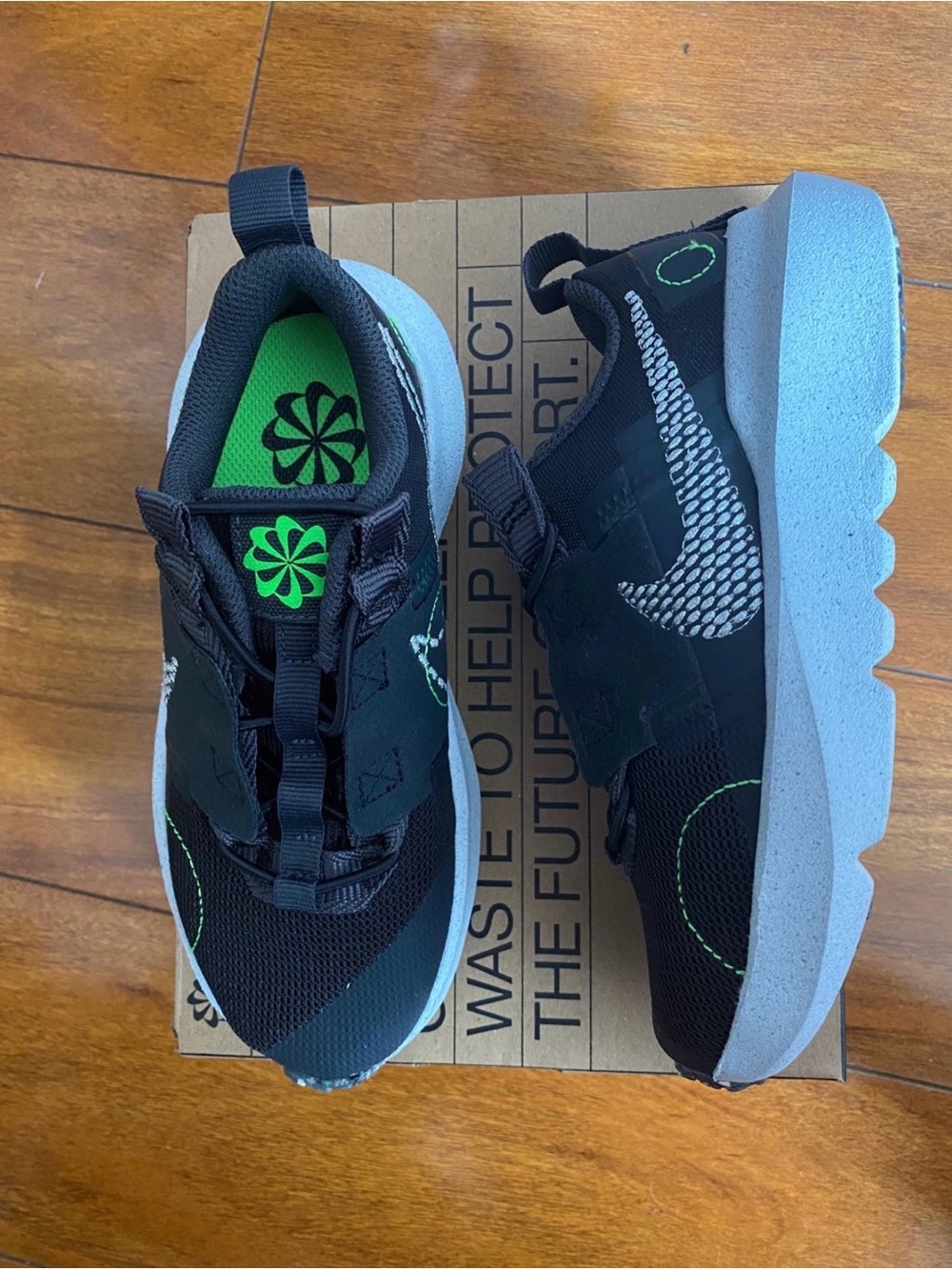 New Nike boys Sz 12 Black Shoes with Neon Green Accents